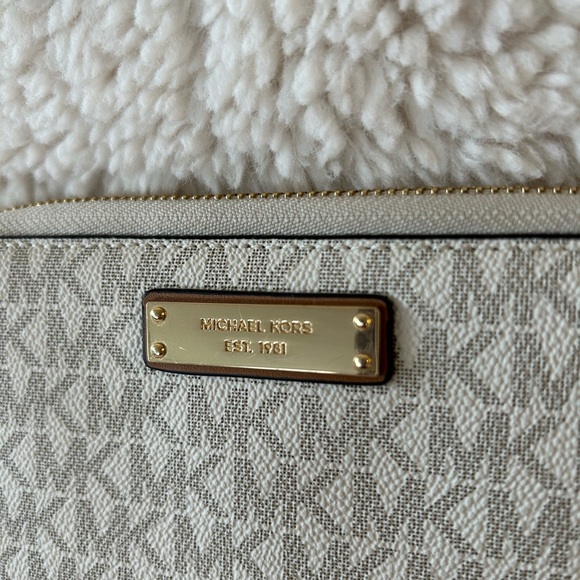 Michael Kors Zip Around Wristlet - Picture 2 of 5